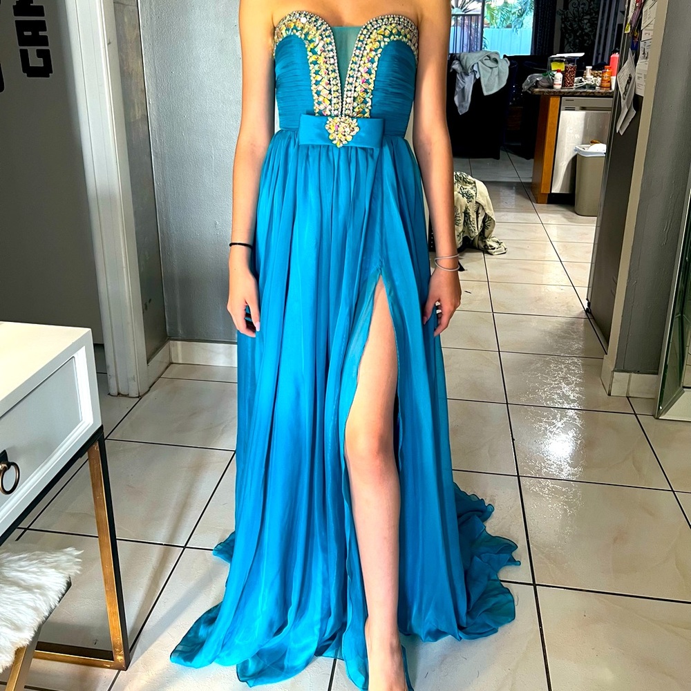 Beautiful prom, evening dress, size 2. Only worn once for a photo shoot.
